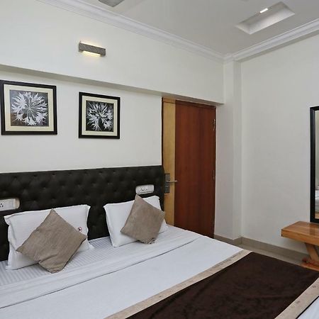 בובנשוואר Oyo 3019 Hotel Lingaraj מראה חיצוני תמונה