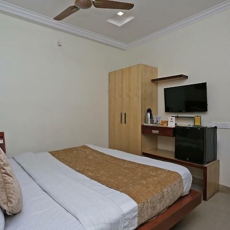 בובנשוואר Oyo 3019 Hotel Lingaraj מראה חיצוני תמונה