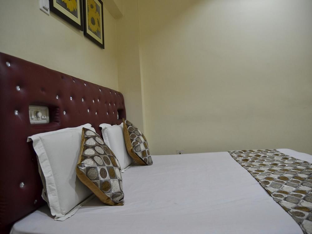 בובנשוואר Oyo 3019 Hotel Lingaraj מראה חיצוני תמונה