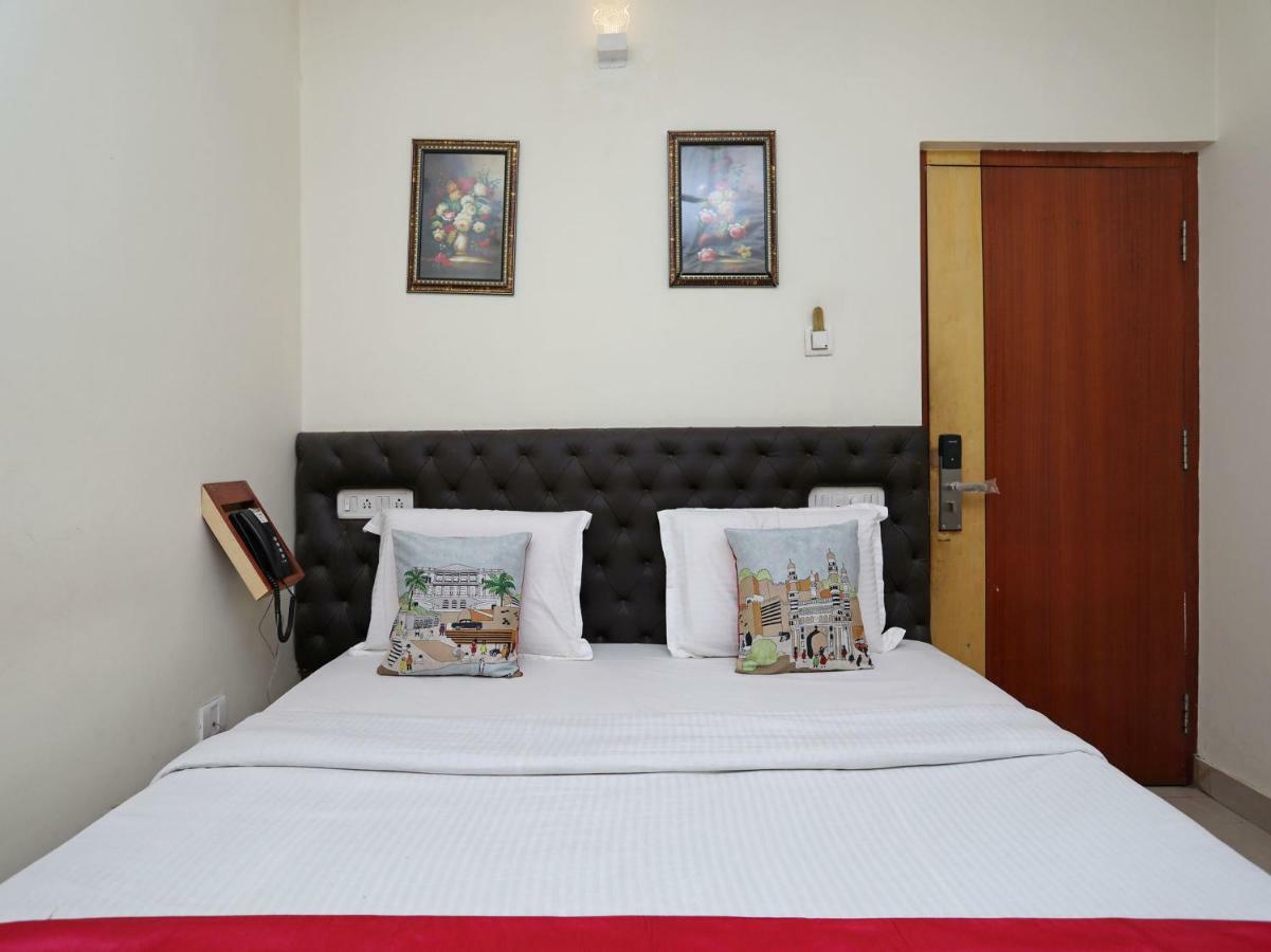 בובנשוואר Oyo 3019 Hotel Lingaraj מראה חיצוני תמונה