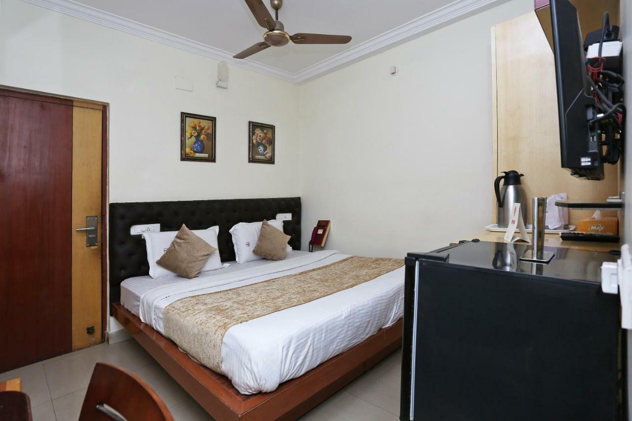 בובנשוואר Oyo 3019 Hotel Lingaraj מראה חיצוני תמונה